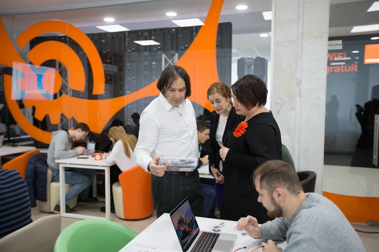 Experienţe digitale incomparabile la Orange WiFi Cafe ®