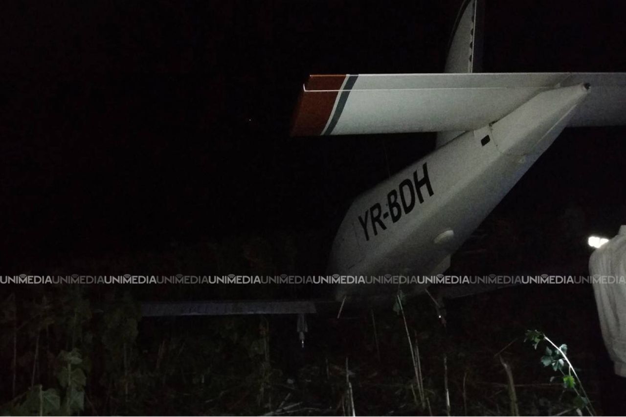 Пассажирский самолет приземлился на поле у Штефан-Водэ