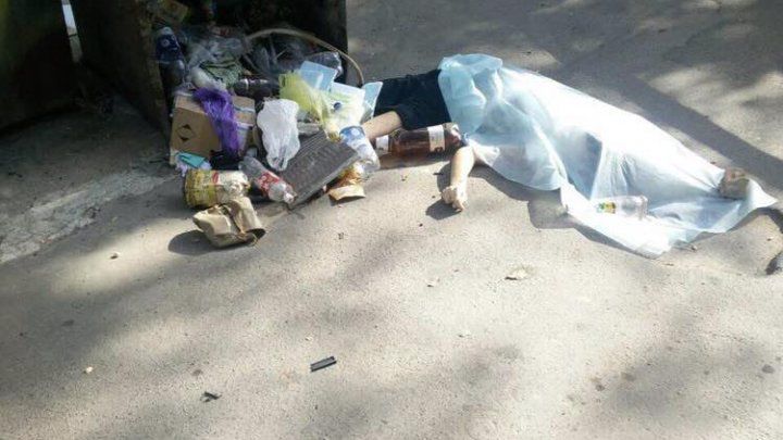Descoperire macabră în sectorul Botanica. O femeie ar fi căzut în gol de la etajul 22 al unui bloc de locuit