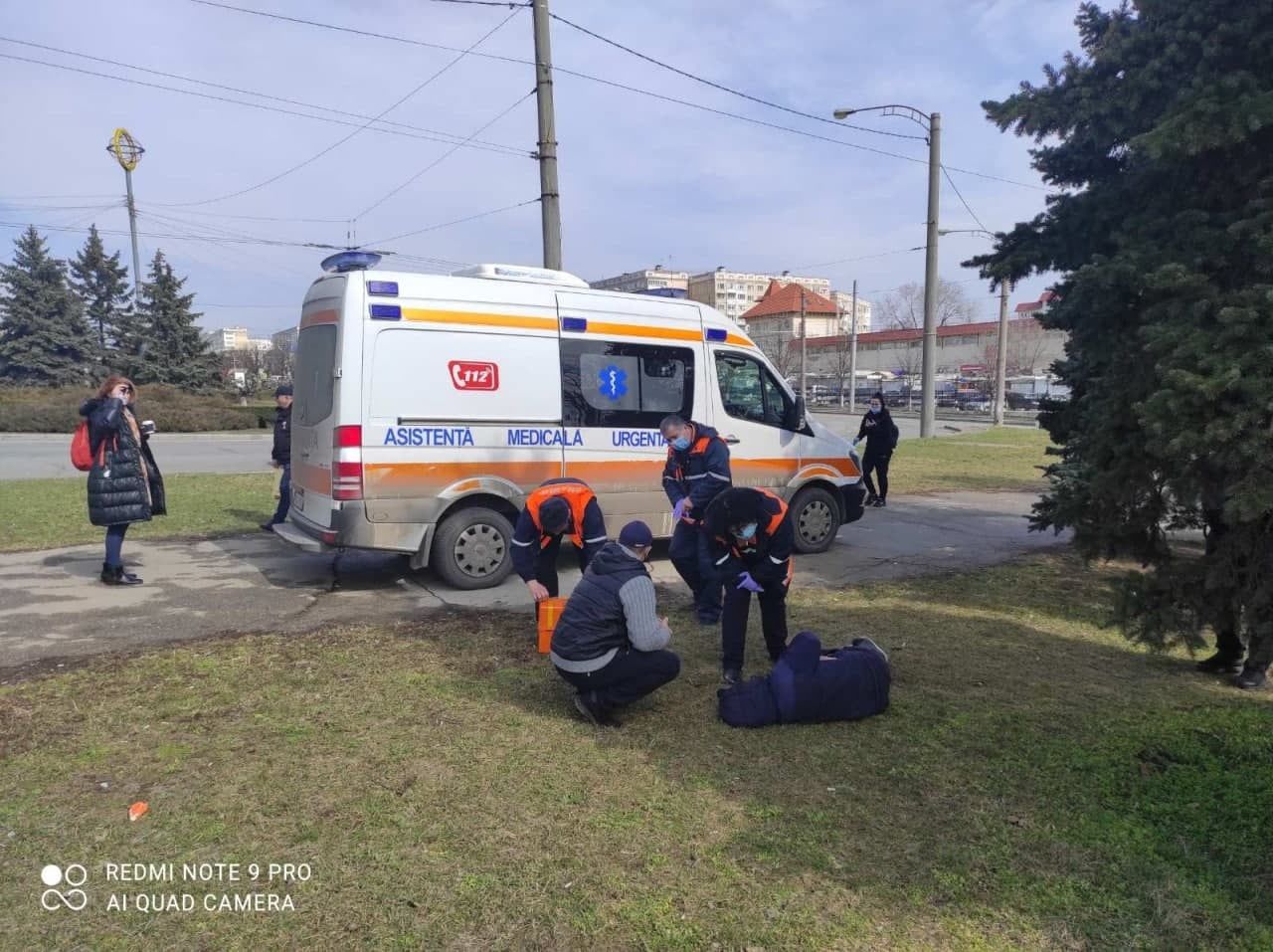 В столице карабинеры помогли мужчине, которому стало плохо на улице