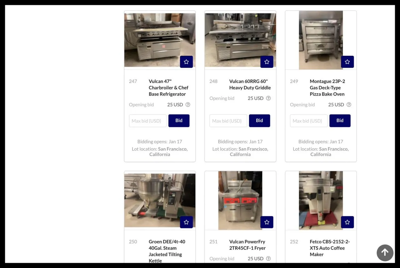 Илон Маск продал с аукциона офисные вещи: большинство купили уволенные сотрудники