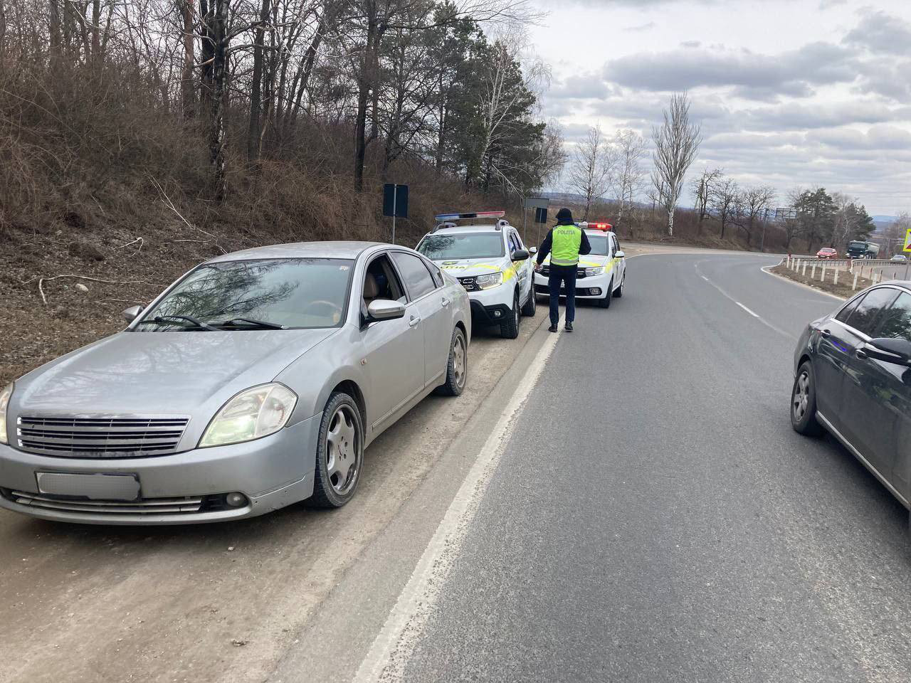 Машины молдове. Полиция Молдовы машины. Автомобили полиции Молдавии. Машина со снарядами. Машина хохол.