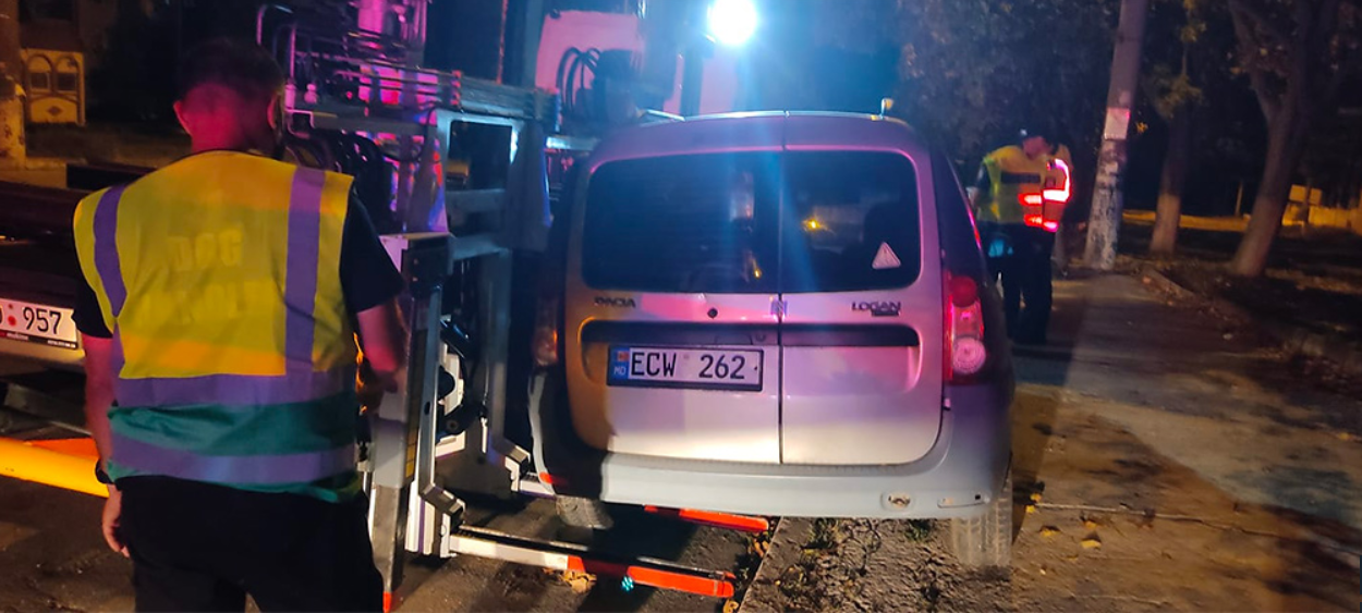 В столице всю ночь эвакуировали незаконно припаркованные автомобили
