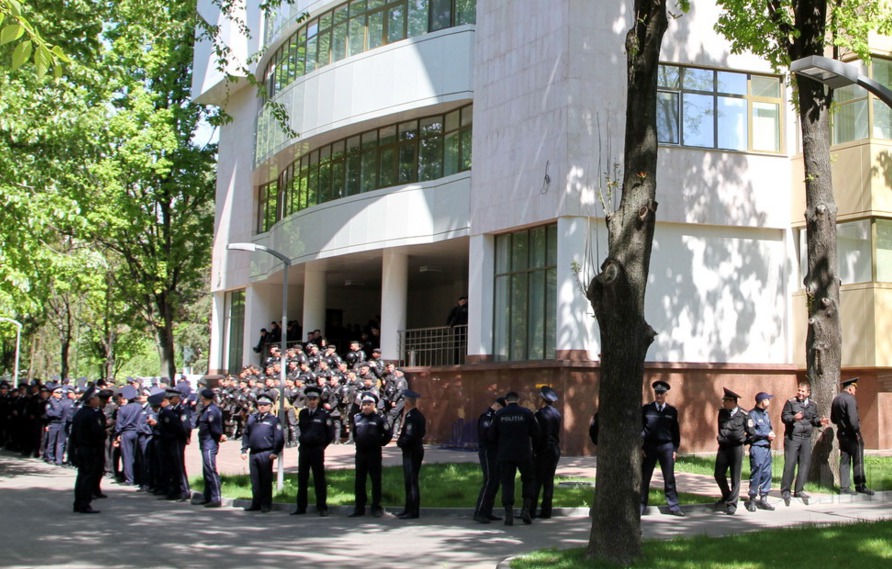 В Кишиневе митинг протеста закончился столкновениями с полицией