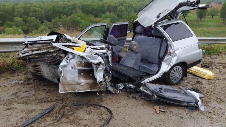 ДТП в Кагуле: Водитель погиб, а пассажира госпитализировали в больницу