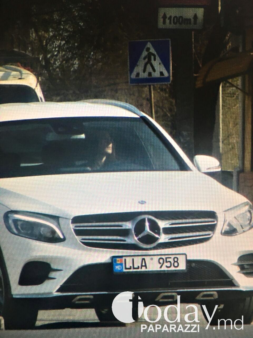 Soţia lui Vlad Filat, Angela Gonţa, se plimbă cu o noua mașină de lux