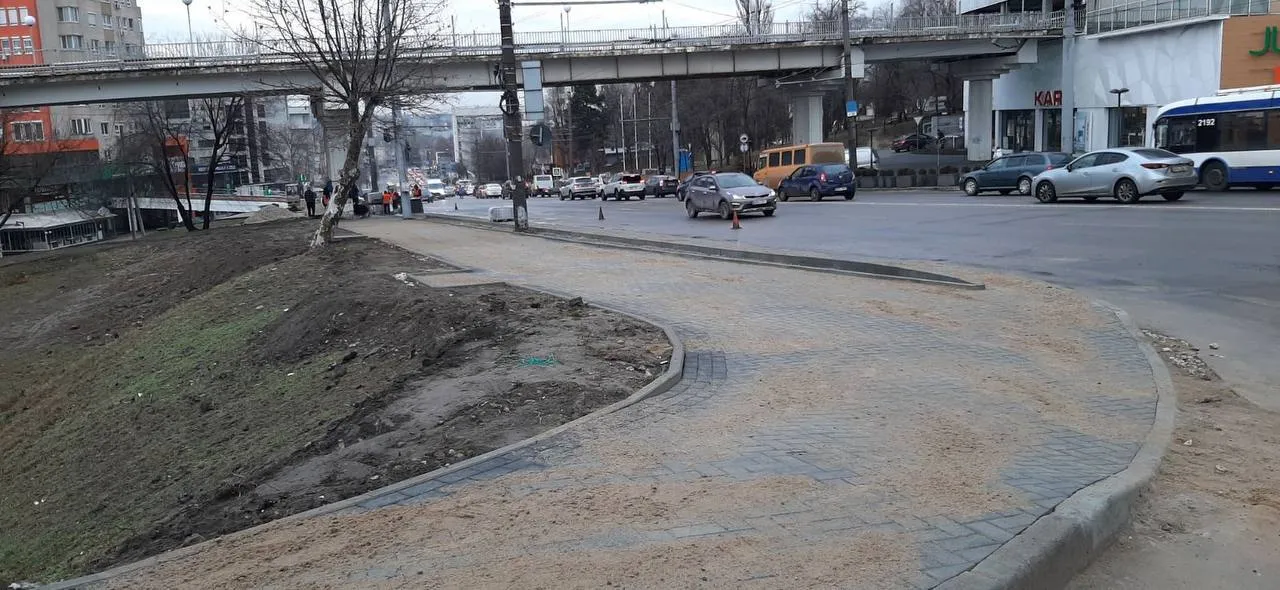Продолжается реабилитация пешеходных зон в столичном секторе Ботаника