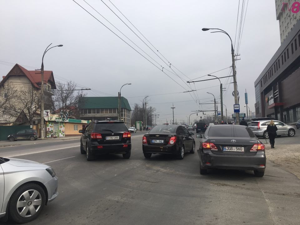 ДТП заблокировало движение троллейбусов на улице Каля Орхеюлуй