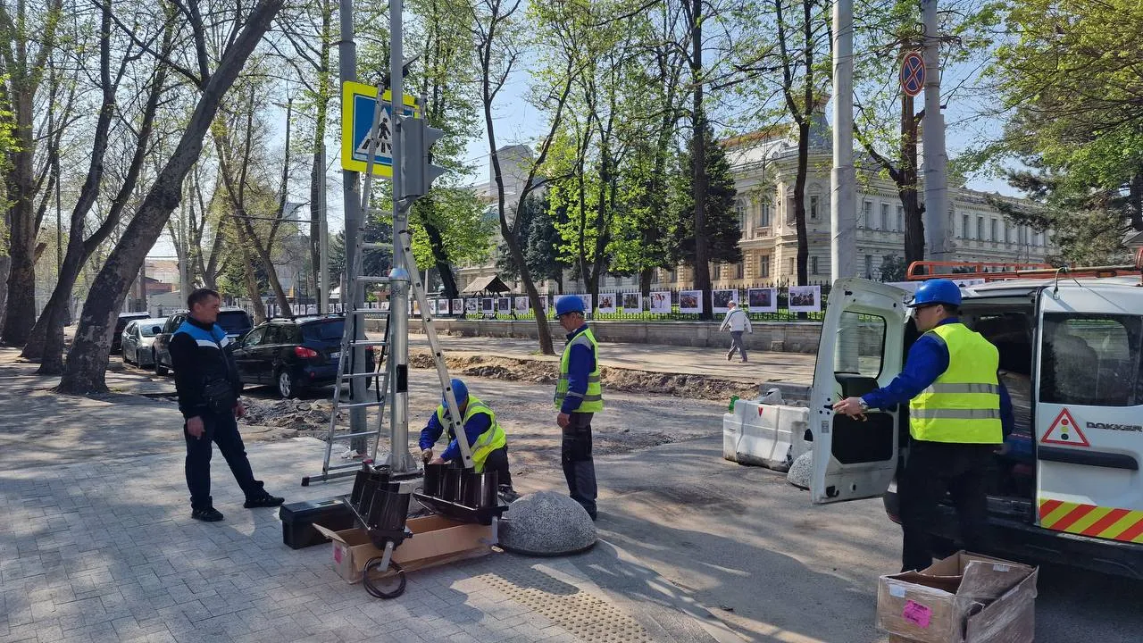В центре Кишинева установили светофоры для велосипедистов