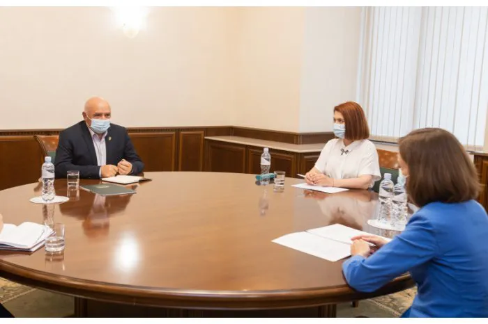 Майя Санду провела встречу с председателем Тараклийского района