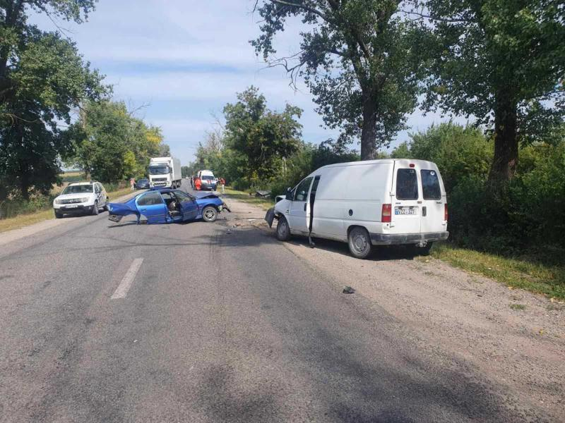 В Дрокии из-за аварии с участием трех авто и грузовика пострадали двое детей