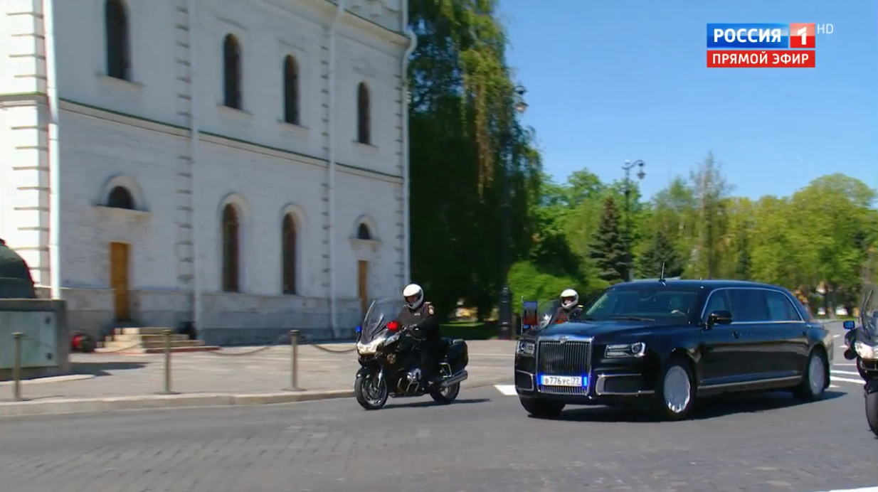 Путин прибыл на инаугурацию на новом автомобиле из проекта «Кортеж»