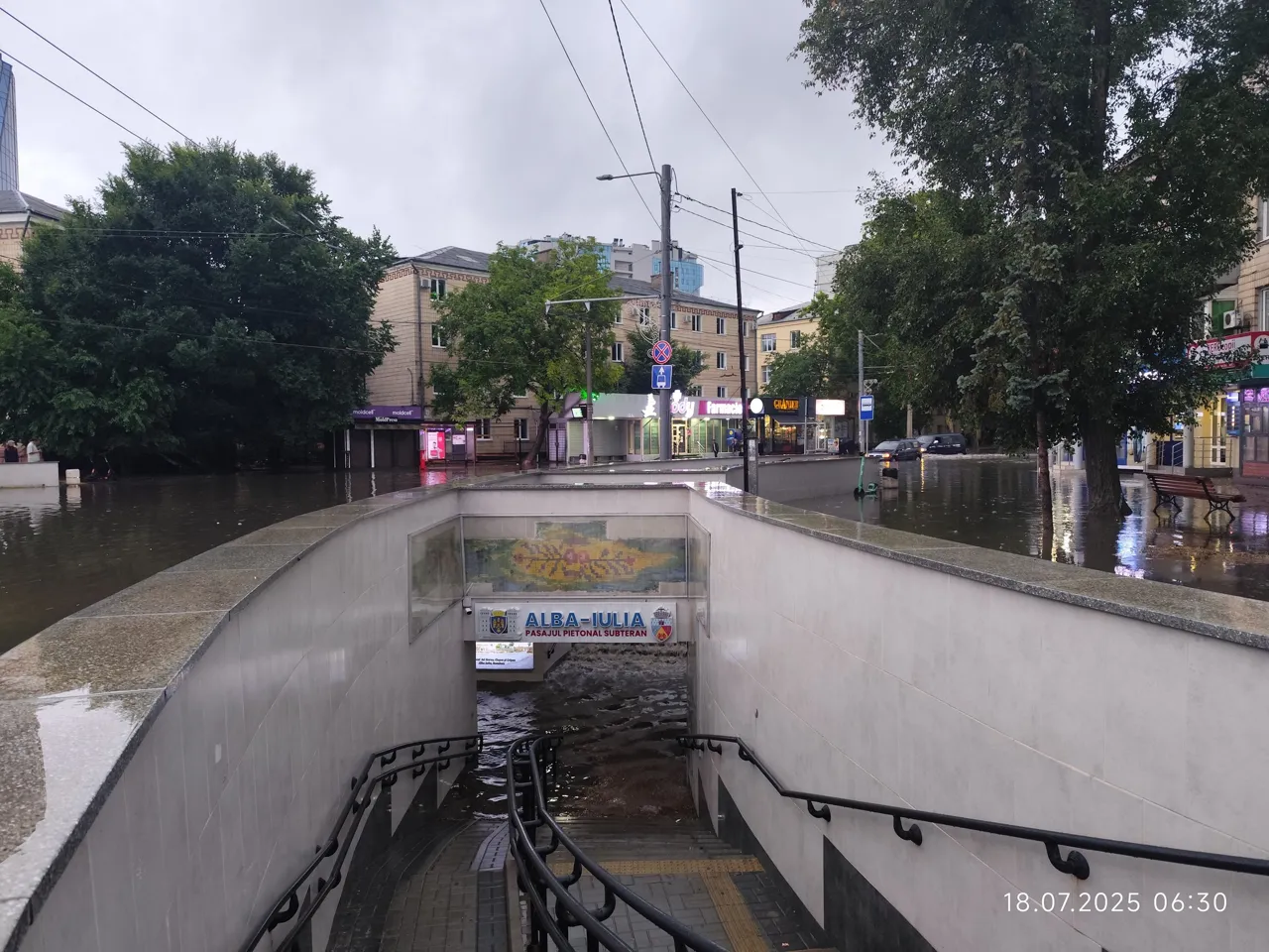 Дожди минувшей ночью затопили улицы в столичном секторе Буюканы