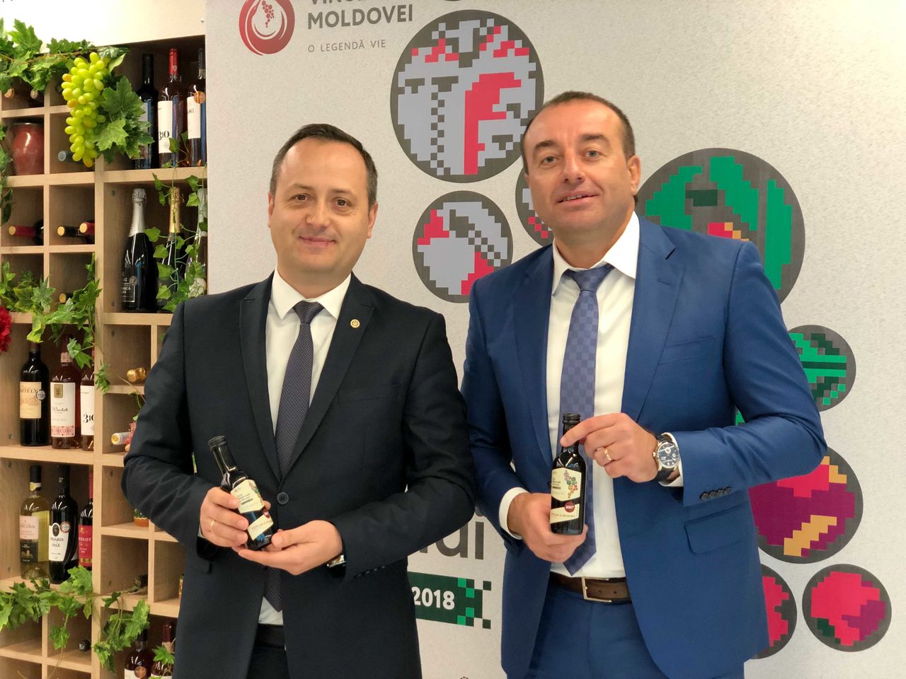 Пассажиров Кишиневского Аэропорта тепло встречают в канун Дня вина ®