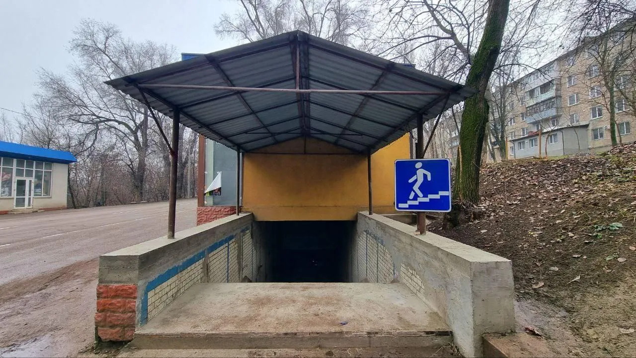 Lucrările de reparație a unei subterane din Capitala continuă