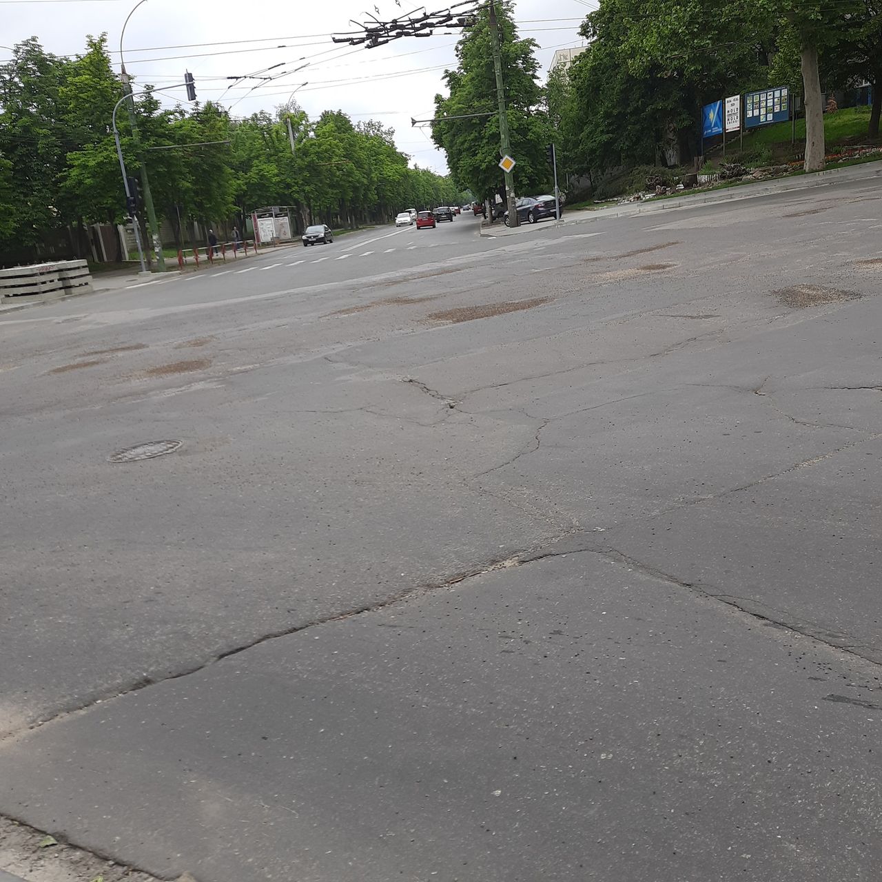 Латание ям на дорогах "щебенкой" вызвало возмущение автомобилистов