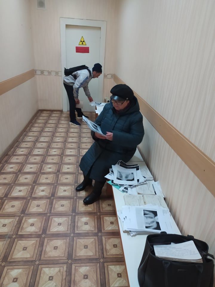 В поликлинике Комрата результаты анализов с личными данными пациентов лежат в коридоре