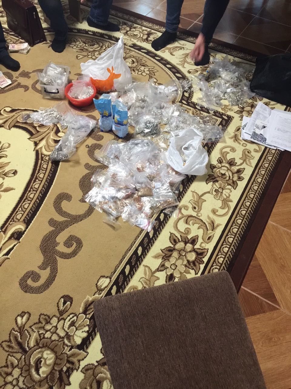 Гражданин Молдовы осужден за контрабанду 6 килограмм золота и серебра
