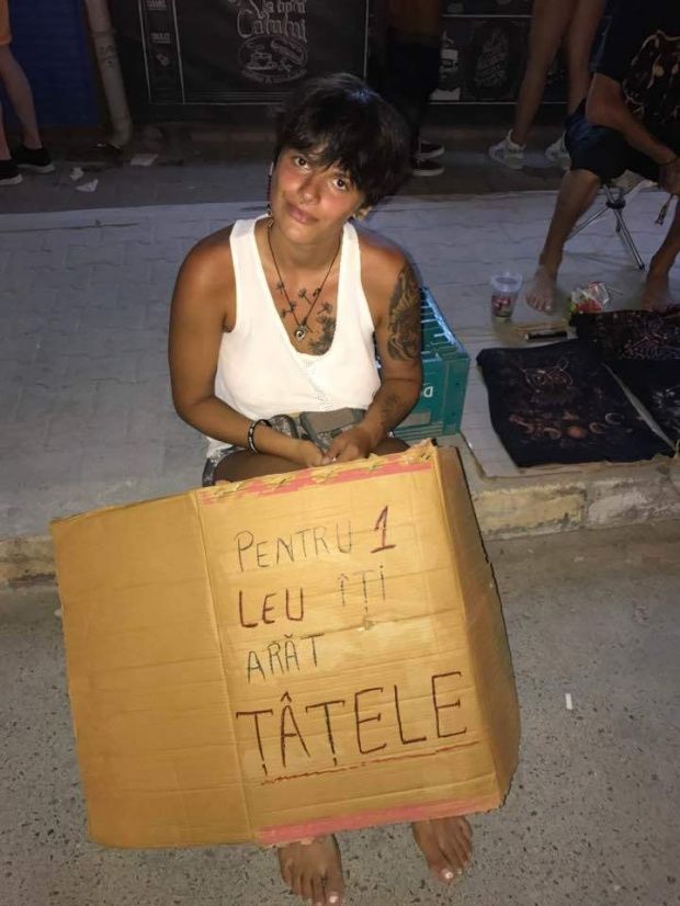 I-a cerut un leu unui turist ca să îi arate sânii. Ce a urmat, viral
