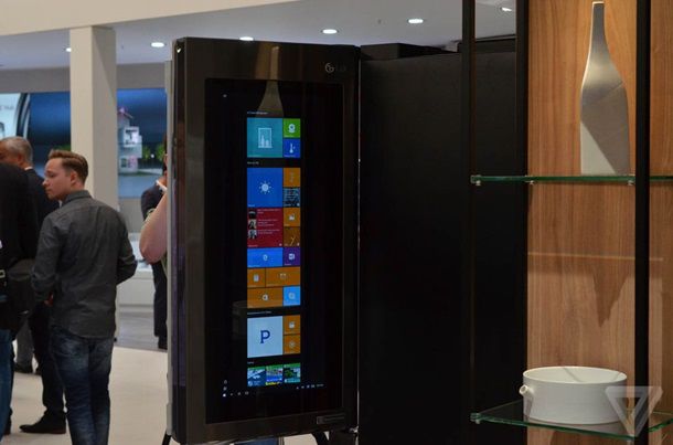 LG представила холодильник с Windows 10
