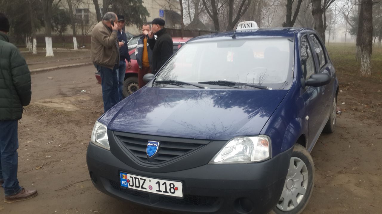 В Леово напали на инспекторов за замечание о парковке на газонах