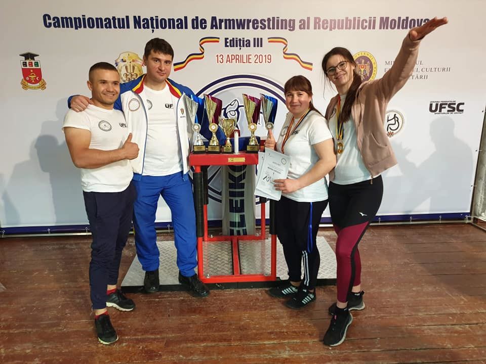 Глава велосипедного патруля НИП стала чемпионкой страны по армрестлингу