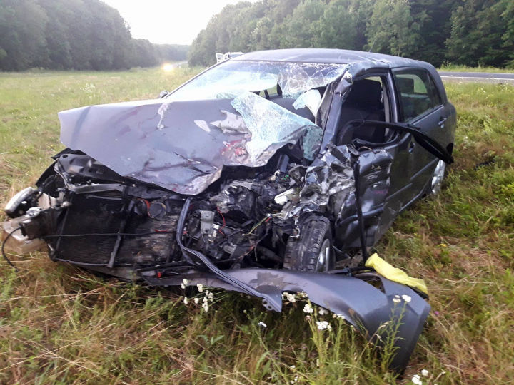 Accidentul dimineții: Două mașini au fost făcute zob. Sunt răniți