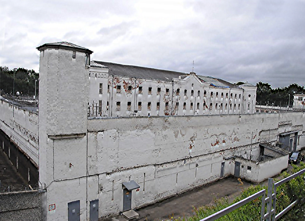 Где расположена колония. Соликамский тюрьма белый лебедь. Колония белый лебедь в Соликамске. Белый лебедь Астрахань СИЗО. Тюрьма белый лебедь Пятигорск.