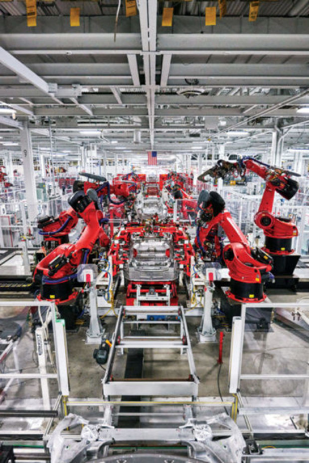 Cum arată interiorul fabricii de mașini Tesla