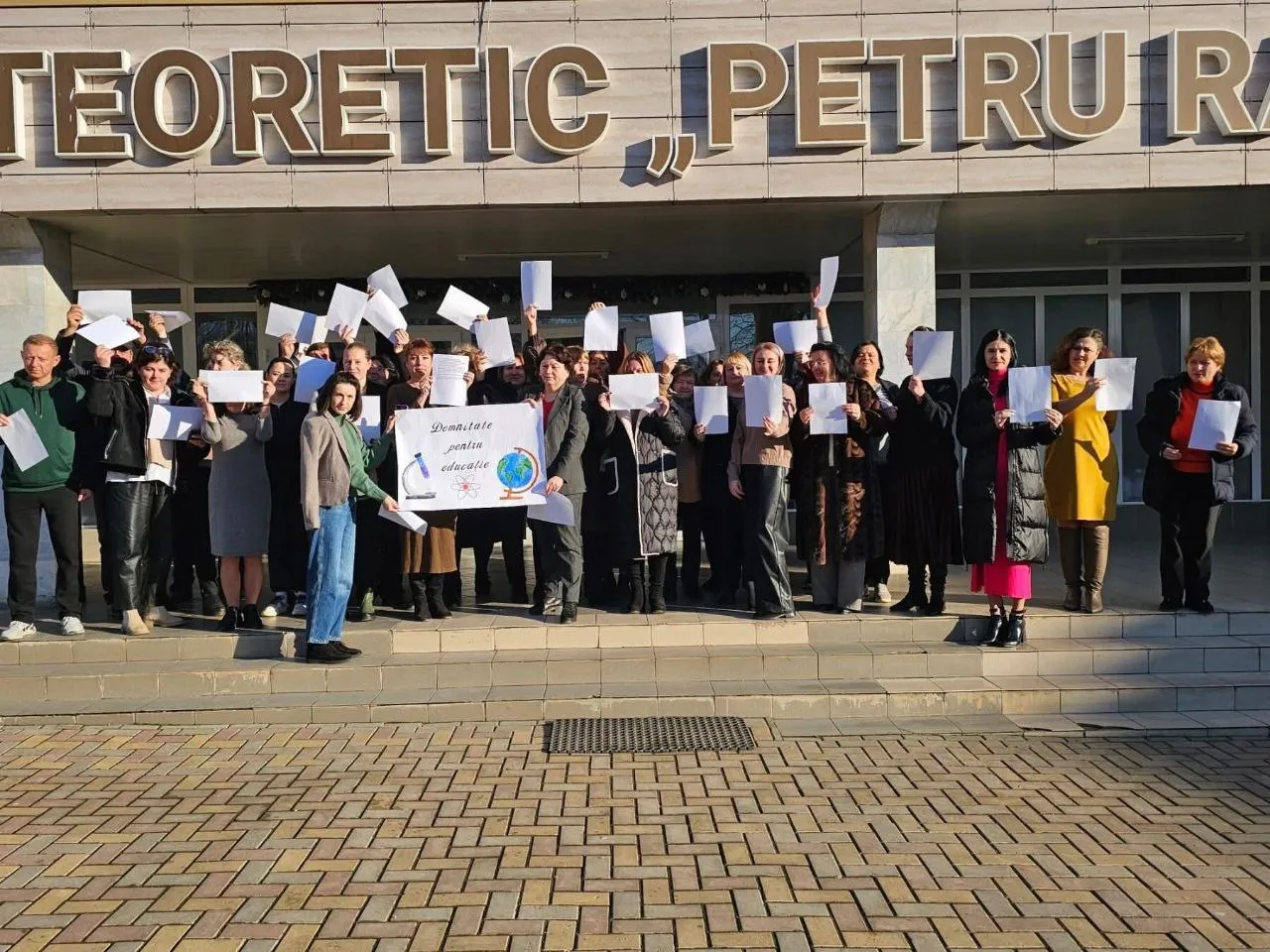 Profesorii din toată țara protestează pentru creșterea salariilor