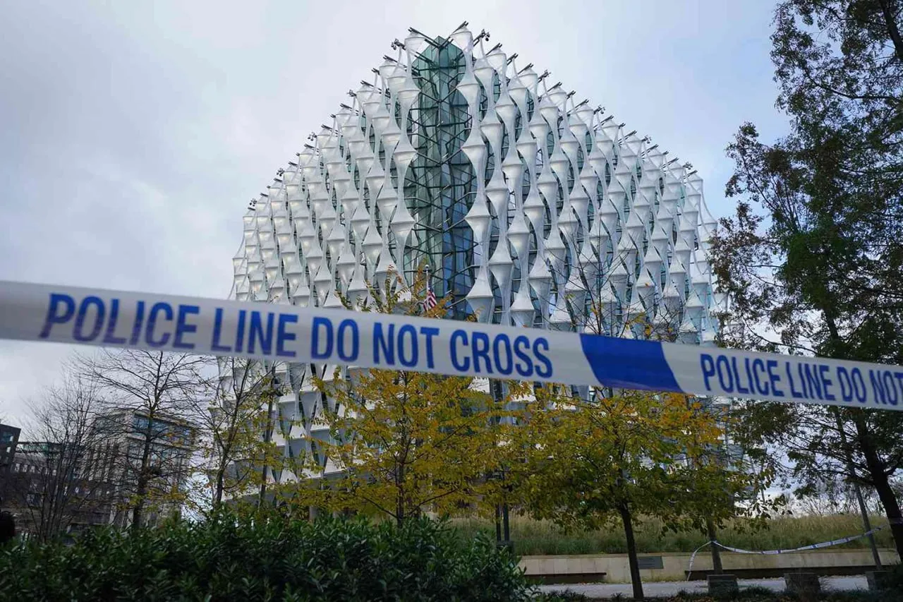 Poliția britanică a detonat un pachet suspect din apropierea ambasadei SUA din Londra
