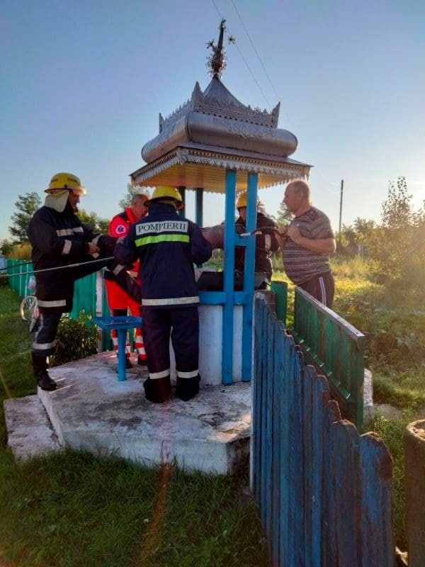 В Окницком районе мужчина упал в колодец на 15-метровую глубину и выжил