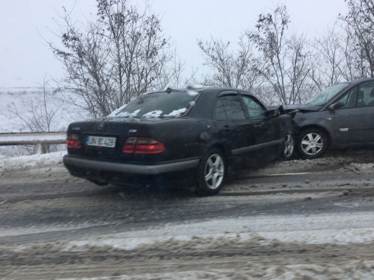 На трассе Кишинев-Дубэсарь столкнулись сразу четыре автомобиля