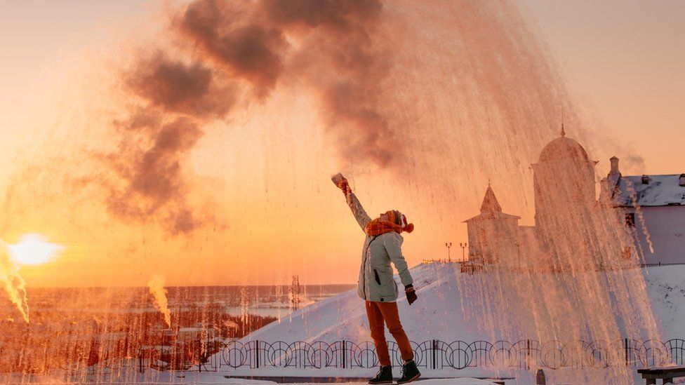 Жители Сибири запустили в соцсетях флешмоб "дубакчеллендж"
