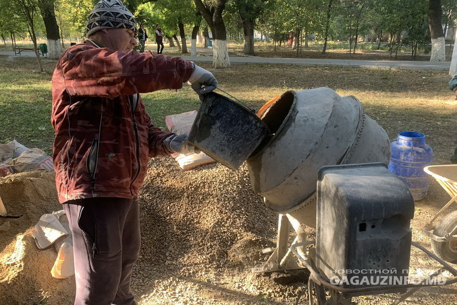 В Чадыр-Лунге проводится реконструкция парка