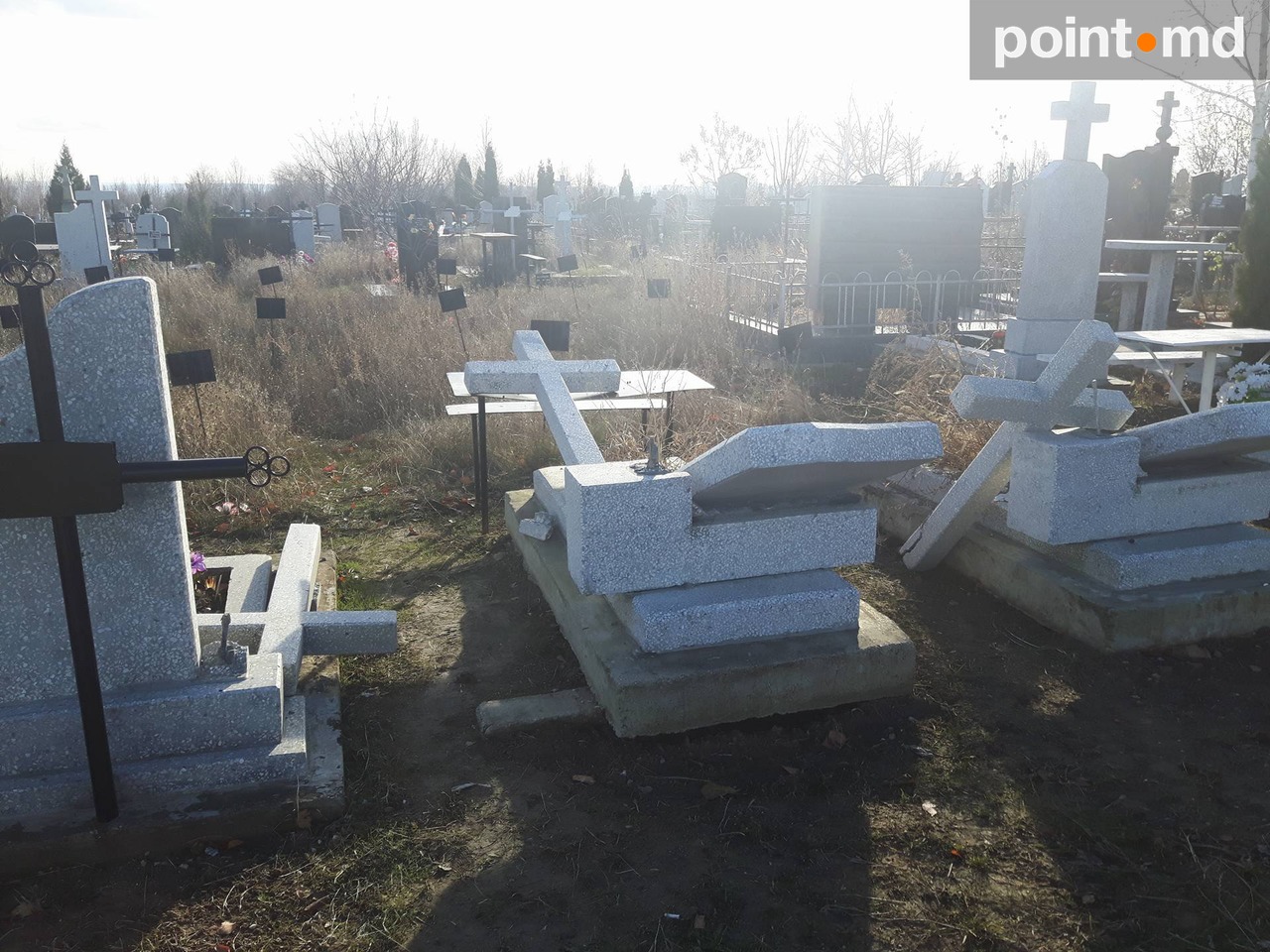Morminte vandalizate la cimitirul Sf. Lazăr din Chișinău