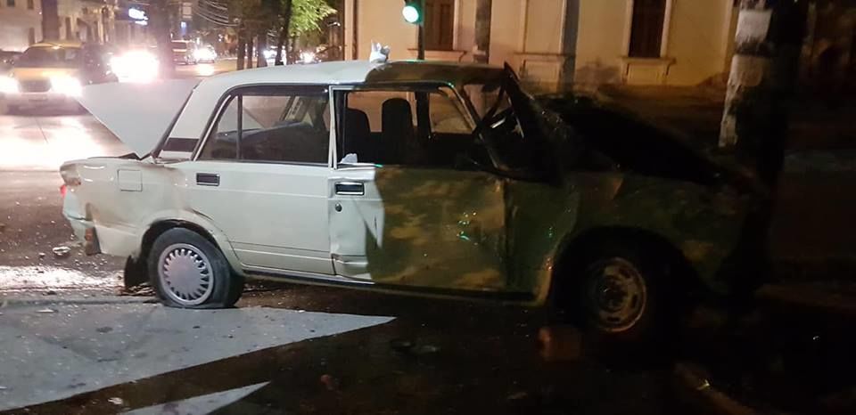 Серьезная авария произошла вечером в столице: повреждены Lada и BMW