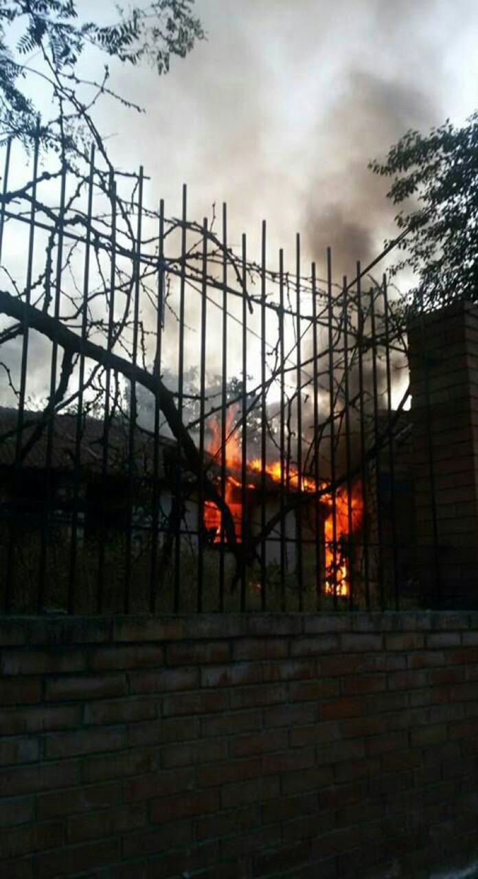 Incendiu pe Bulevardul Dacia. O casă de locuit, în flăcări