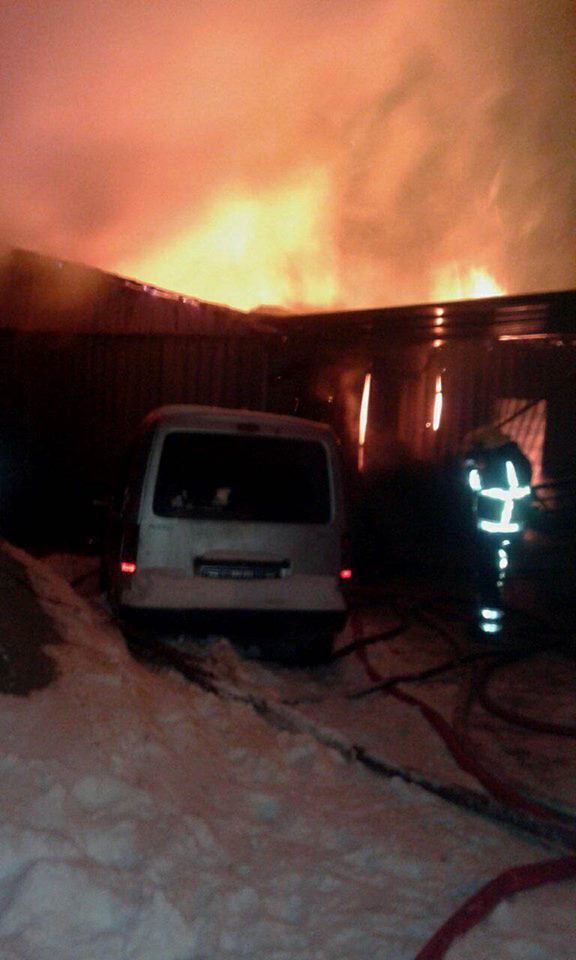Incendiu în orașul Codru: Flăcările au mistuit un depozit cu lemne