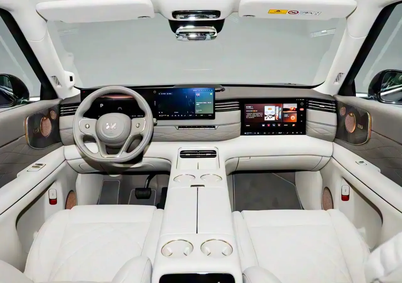 Un crossover electric premium cu duș în portbagaj, prezentat în China