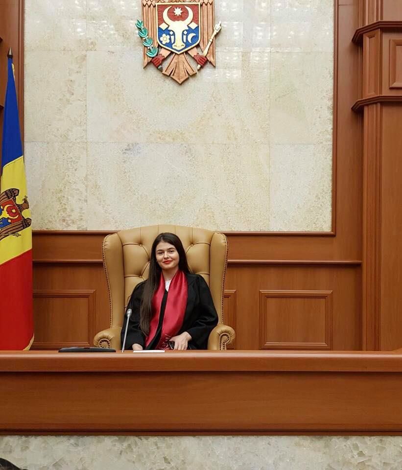 Кристиана Гросу, сдавшая БАК на 10, выбрала профессию хирурга