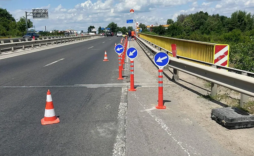 Водитель большегруза повредил мост под Кишиневом: теперь он нуждается в ремонте