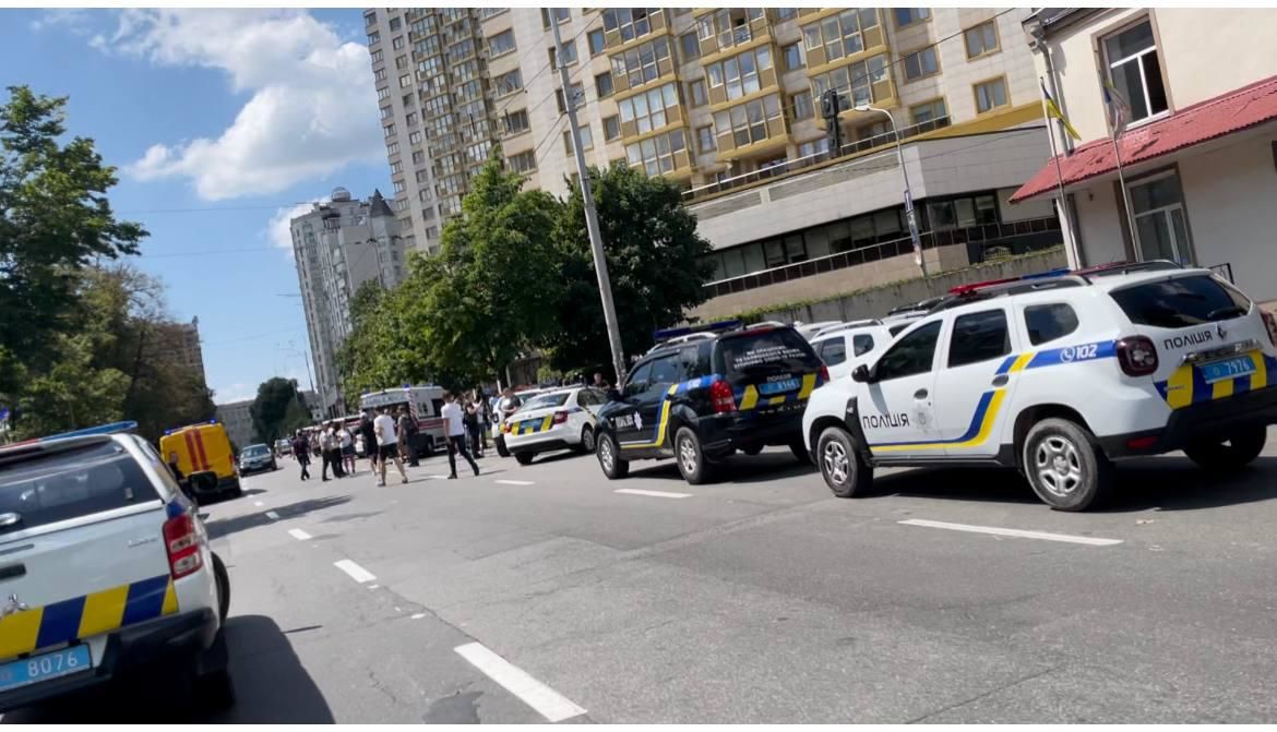 В Киеве полиция задержала мужчину, стрелявшего по полицейским