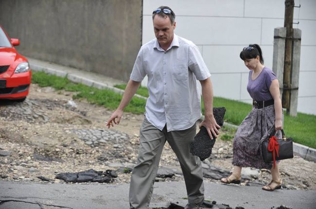 Strazile din capitala exact ca in filmele "3D" despre razboi