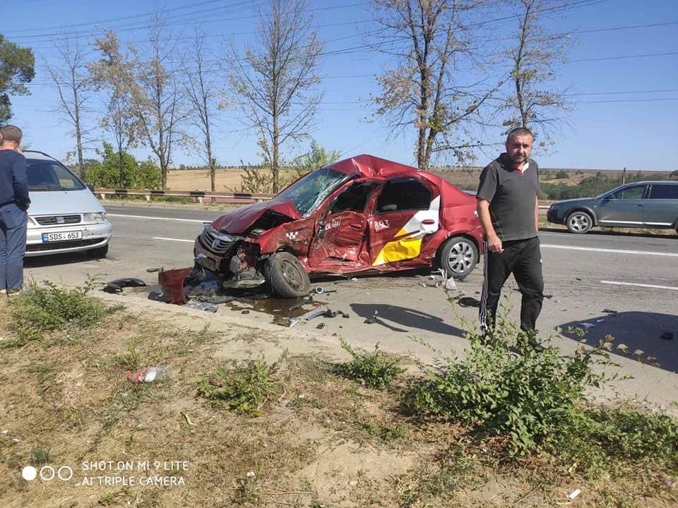 В Кишиневе произошло серьезное ДТП с участием машины такси