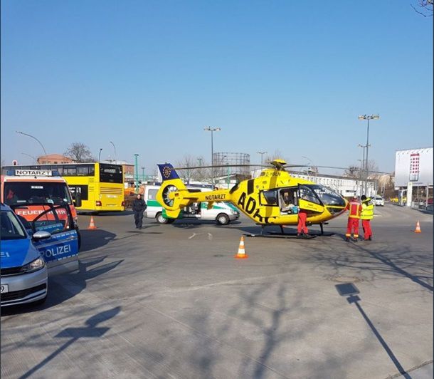 В Берлине автобус столкнулся с вертолетом
