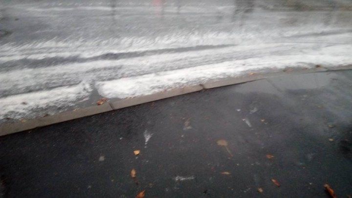 Marcajele au dispărut la prima ploaie. Cei mai afectați sunt pietonii