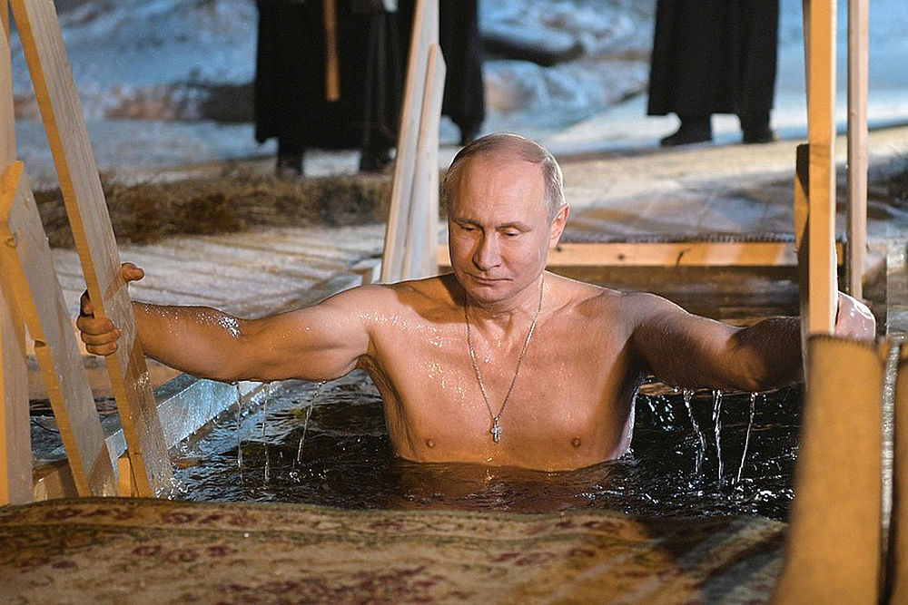 Путин на Крещение окунулся в прорубь