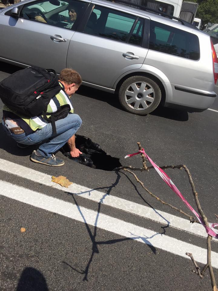 În Chișinău apar cratere în asfalt peste noapte