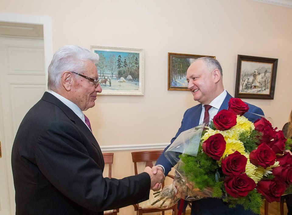Игорь Додон поздравил экс-президента Петра Лучинского с юбилеем